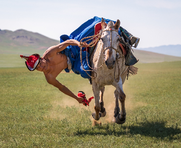 STEPPE HORSE RIDING